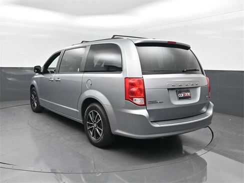 Used 2019 Dodge Grand Caravan GT image 3