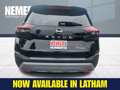 Used 2023 Nissan Rogue SV w/ SV Premium B Package AWD/4WD image 3