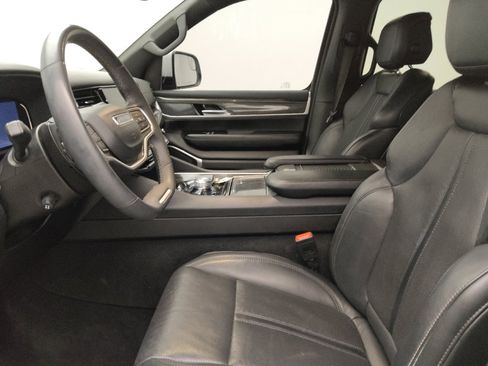 Used 2022 Jeep Wagoneer Series III AWD/4WD image 17