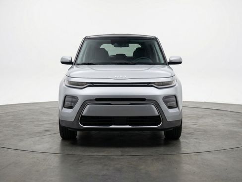 Used 2025 Kia Soul LX w/ LX Technology Package image 2