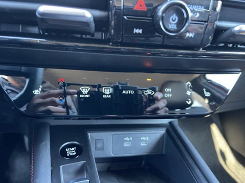 New 2026 Nissan Kicks SR w/ Cold Weather Package image 11