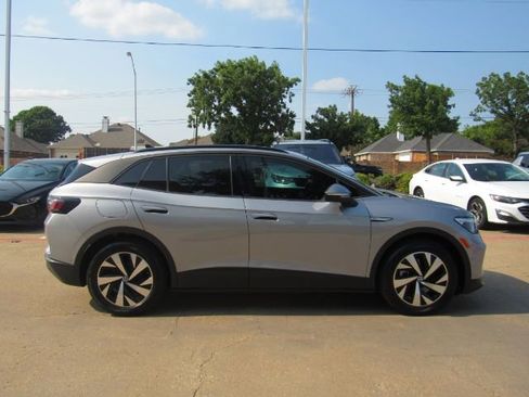 Used 2023 Volkswagen ID.4 Pro image 5