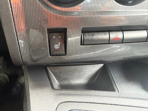 Used 2010 Dodge Challenger SE image 16