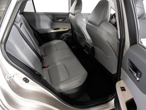 Used 2022 Toyota Venza XLE image 36