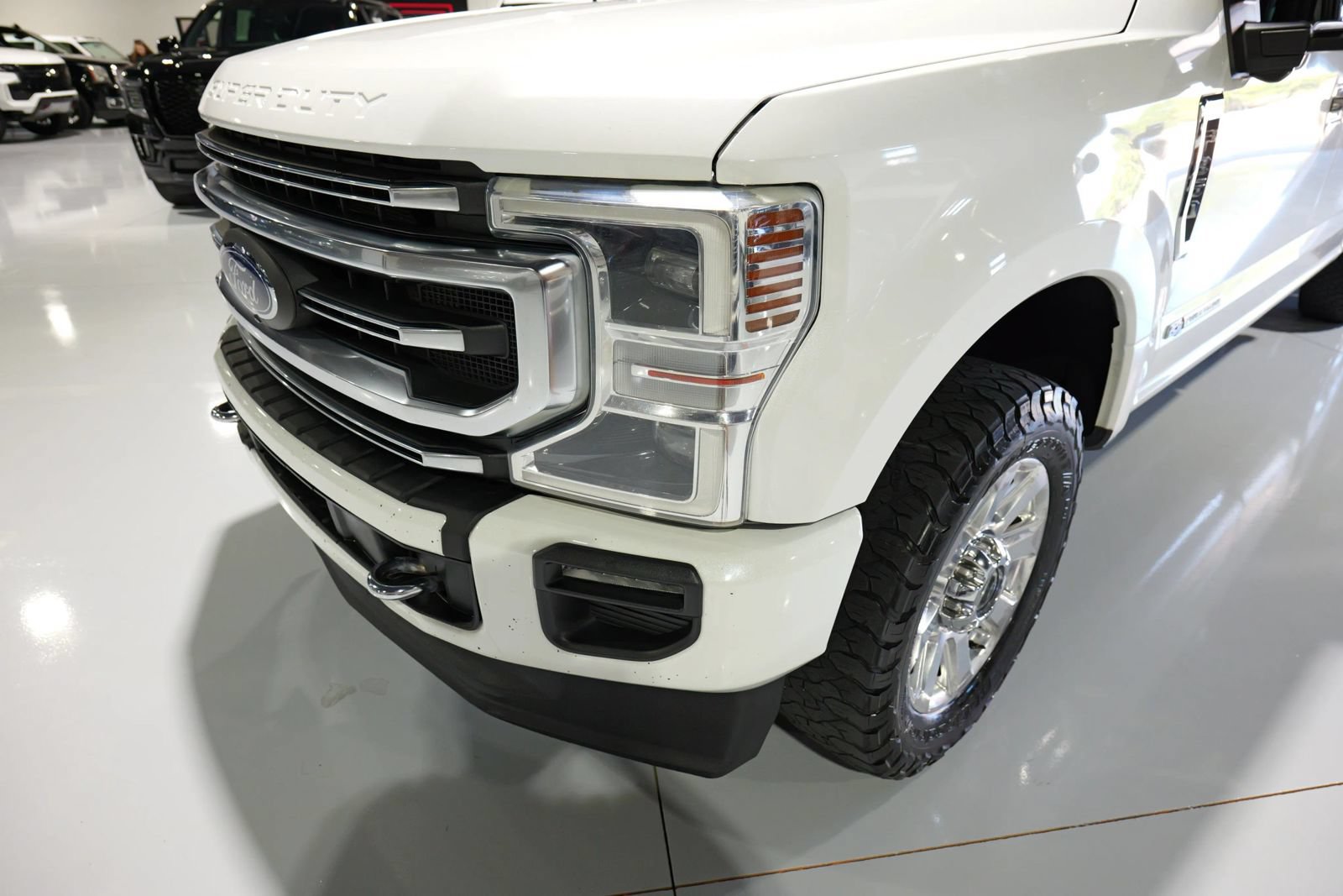 Used 2022 Ford F350 Platinum w/ FX4 Off-Road Package AWD/4WD image 8