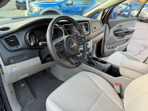 Used 2018 Kia Sedona L image 21