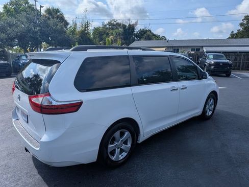 Used 2017 Toyota Sienna LE FWD image 6