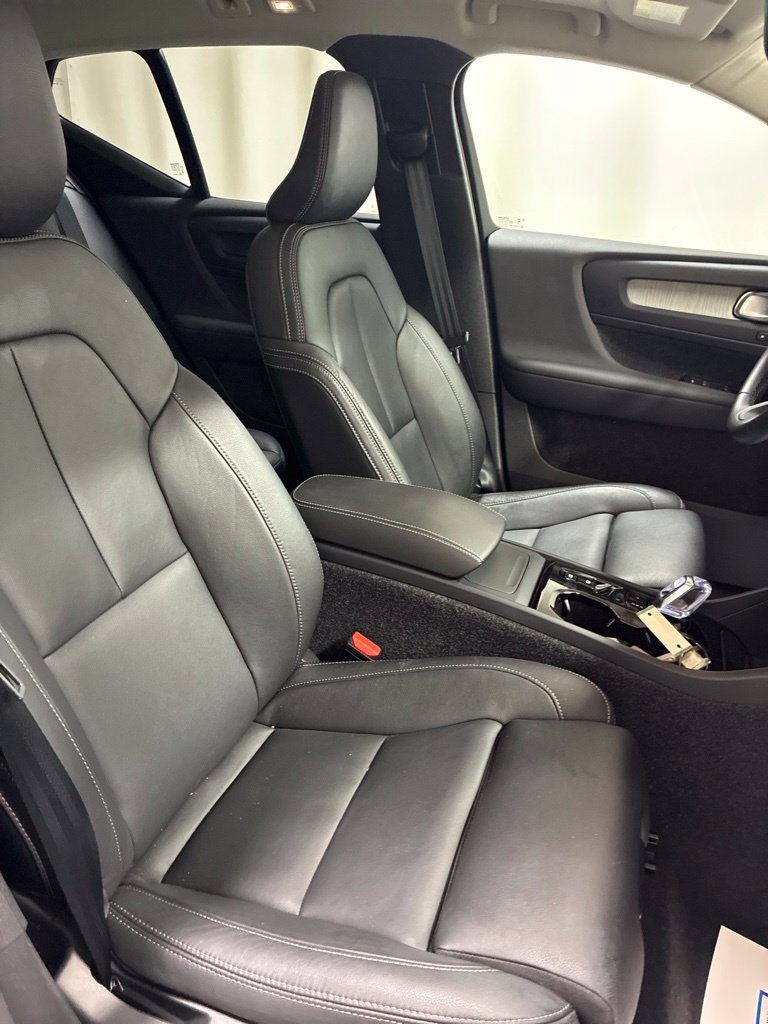 Used 2026 Volvo XC40 B5 Plus AWD/4WD image 28