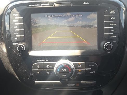Used 2017 Kia Soul + w/ Audio Package FWD image 25
