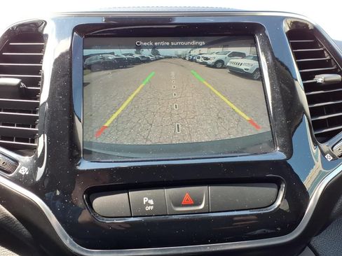 Used 2020 Jeep Cherokee Limited AWD/4WD image 16