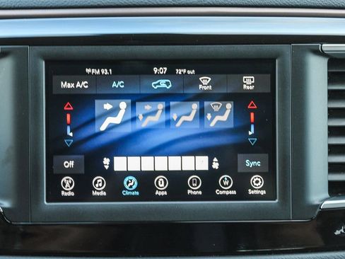 Used 2021 Chrysler Voyager L FWD image 15