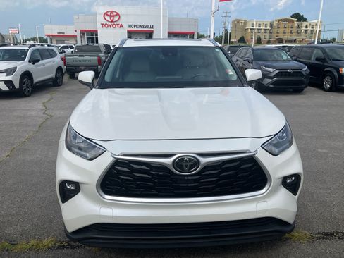 Used 2020 Toyota Highlander XLE AWD/4WD image 2