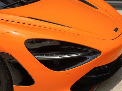 Used 2022 McLaren 720S Performance RWD image 16