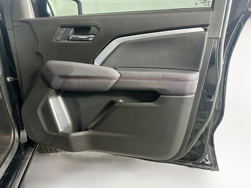 Used 2025 Chevrolet Colorado Z71 AWD/4WD image 33