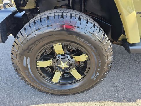 Used 2013 Jeep Wrangler Unlimited Sahara w/ Connectivity Group image 24