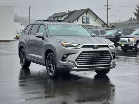 New 2026 Toyota Grand Highlander Platinum image 2