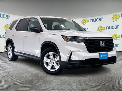 Used 2023 Honda Pilot LX image 1