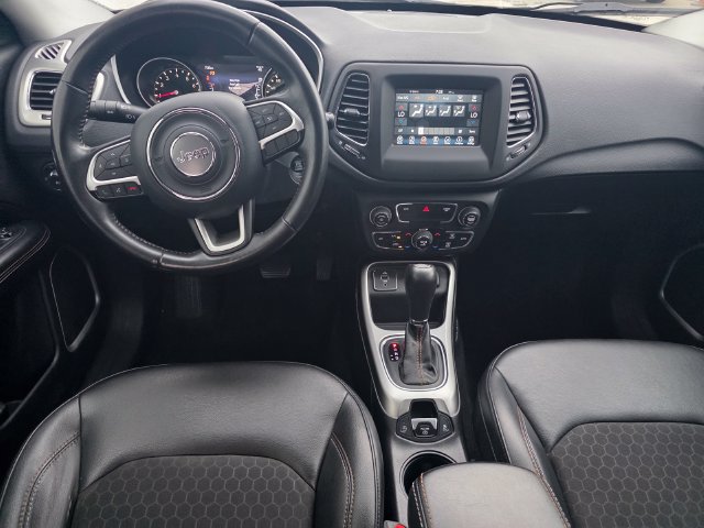 Used 2018 Jeep Compass Latitude w/ Popular Equipment Group FWD image 11