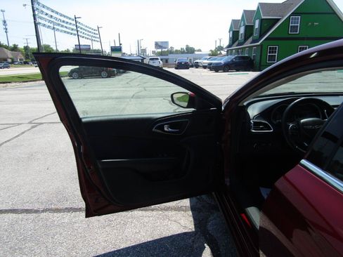 Used 2015 Chrysler 200 Limited w/ Spring Special Group FWD image 10