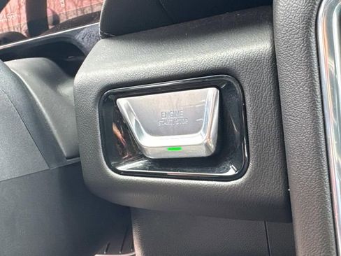 Certified 2025 GMC Yukon Denali image 38