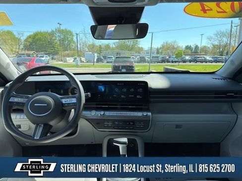Used 2024 Hyundai Kona SEL FWD image 9
