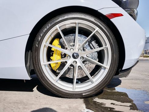 Used 2022 McLaren 720S Spider image 32