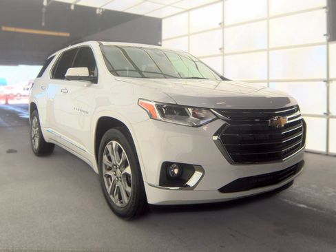 Used 2020 Chevrolet Traverse Premier FWD image 2
