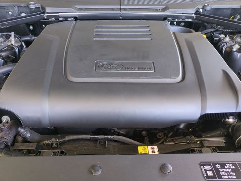 New 2025 Land Rover Defender 110 S image 26