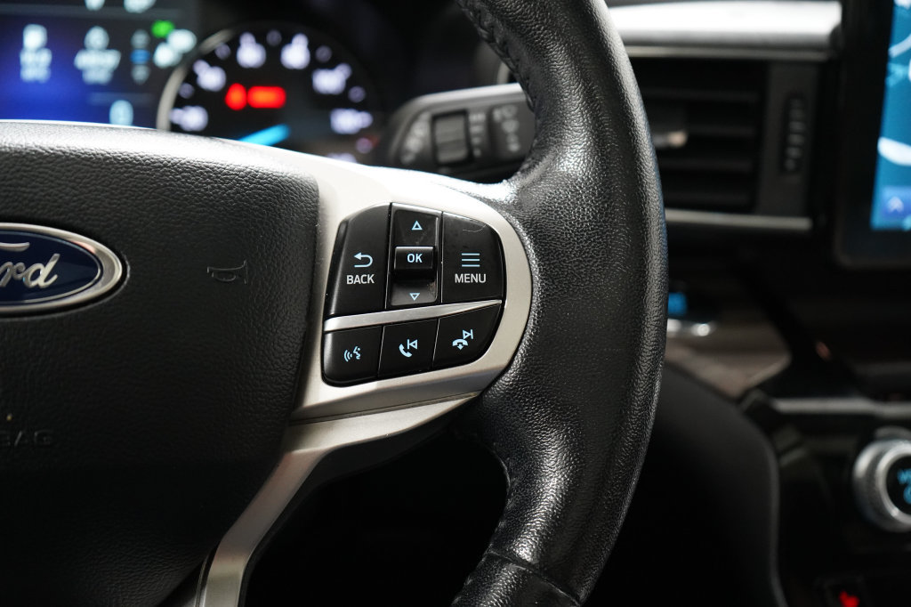 Used 2022 Ford Explorer Limited w/ Equipment Group 301A RWD image 16