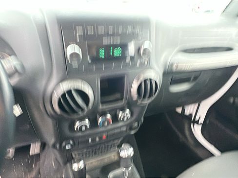 Used 2018 Jeep Wrangler Unlimited Sport w/ Connectivity Group image 29