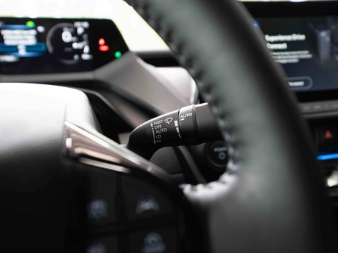 Used 2024 Toyota Prius XLE FWD image 14