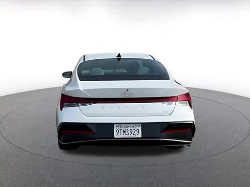 Used 2025 Hyundai Elantra Limited image 16