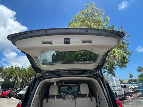 Used 2021 Chrysler Pacifica Limited AWD/4WD image 45