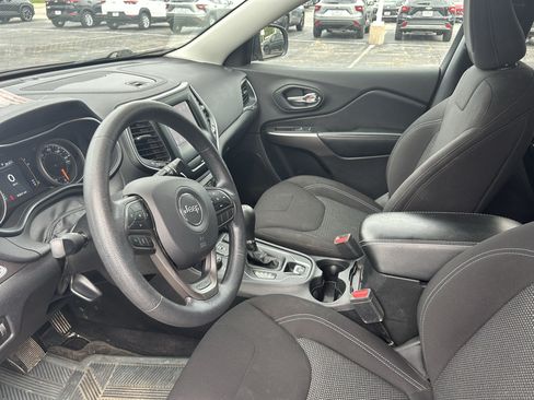 Used 2019 Jeep Cherokee Latitude w/ Popular Appearance Group AWD/4WD image 9