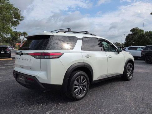 Certified 2023 Nissan Pathfinder SV FWD image 4