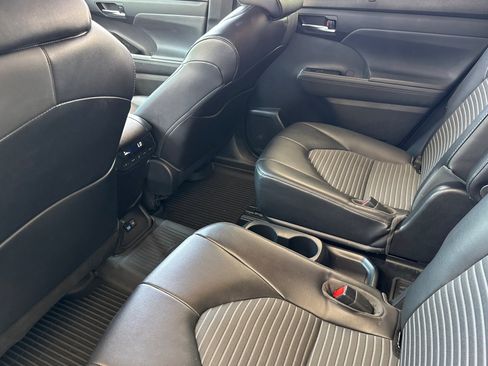 Used 2022 Toyota Highlander XSE AWD/4WD image 27