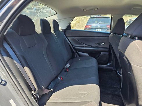 Used 2023 Hyundai Elantra SE FWD image 12