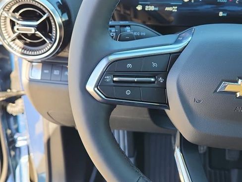 New 2026 Chevrolet Equinox LT w/ Convenience Package II AWD/4WD image 11