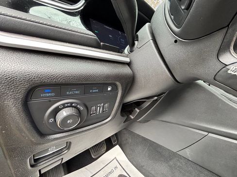 Used 2024 Jeep Grand Cherokee Limited 4xe image 17