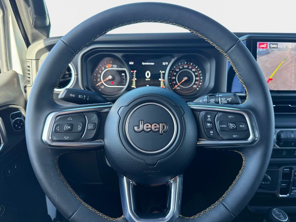 Used 2024 Jeep Wrangler Unlimited Sahara w/ Technology Group AWD/4WD image 22