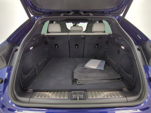 Certified 2025 Porsche Macan 4 Electric AWD/4WD image 10