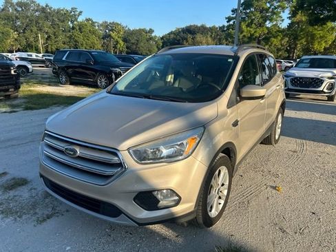 Used 2018 Ford Escape SE w/ SE Sync 3 Package AWD/4WD image 2