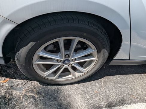 Used 2018 Ford Focus SE FWD image 14