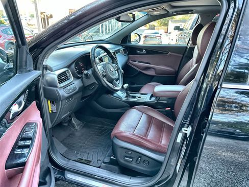 Used 2018 Kia Sorento SX image 2
