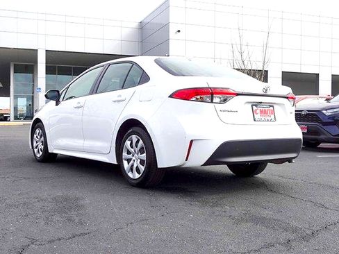 Used 2024 Toyota Corolla LE FWD image 5