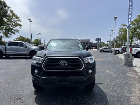 Used 2023 Toyota Tacoma SR5 w/ SR5 Appearance Package RWD image 2