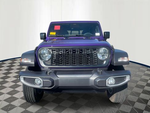 Used 2026 Jeep Gladiator Sport AWD/4WD image 2