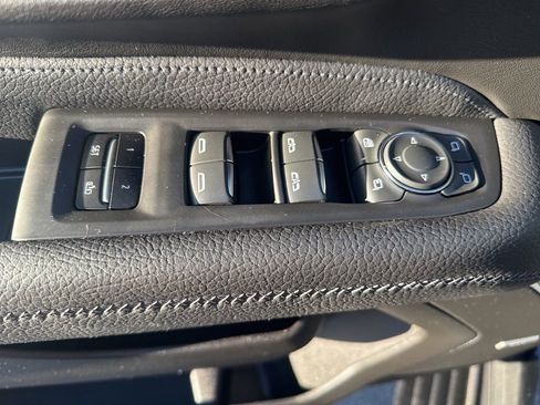 Used 2023 GMC Yukon Denali image 32