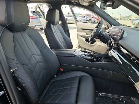 Used 2025 BMW 530i RWD image 10