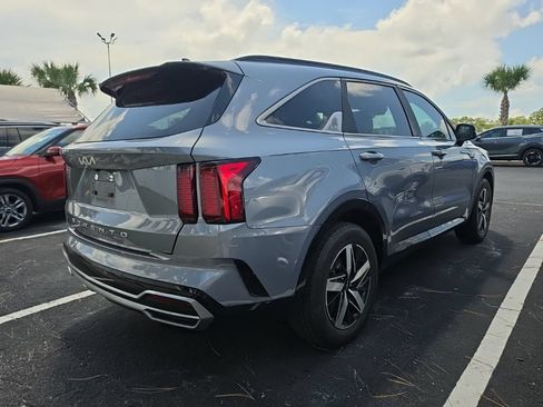 Used 2022 Kia Sorento S w/ Panoramic Sunroof Package FWD image 16